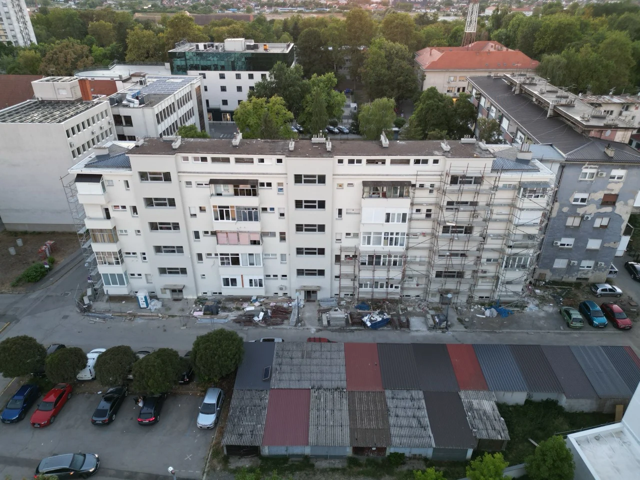 Zgrada i okolni prostor tijekom radova