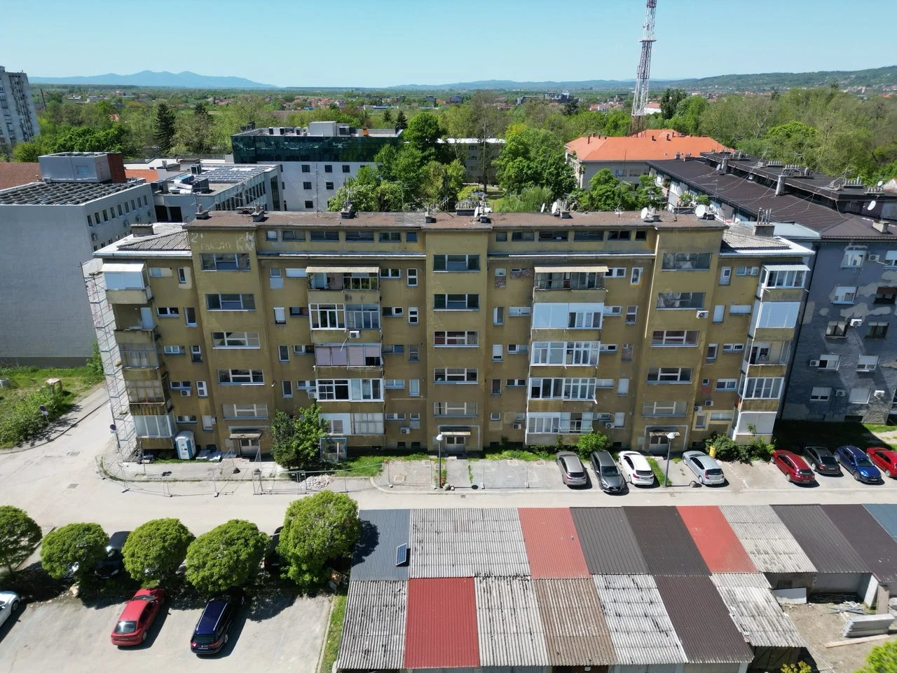 Izvorna fasada zgrade na početku radova